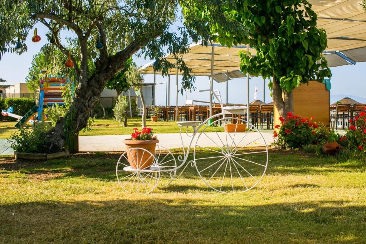 Teos Ormanci Tatil Koyu Hotel Seferihisar Kültér fotó